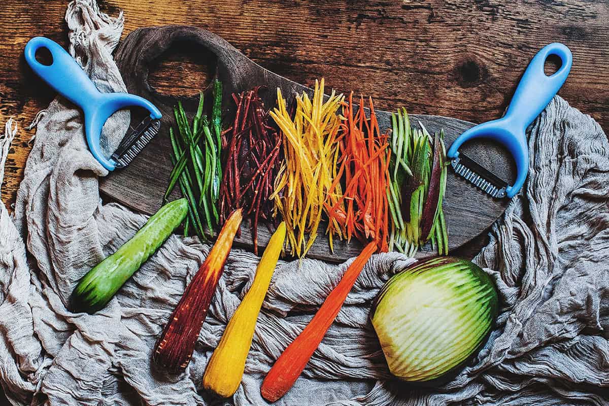 Kiwi peelers with peeled vegetables. 