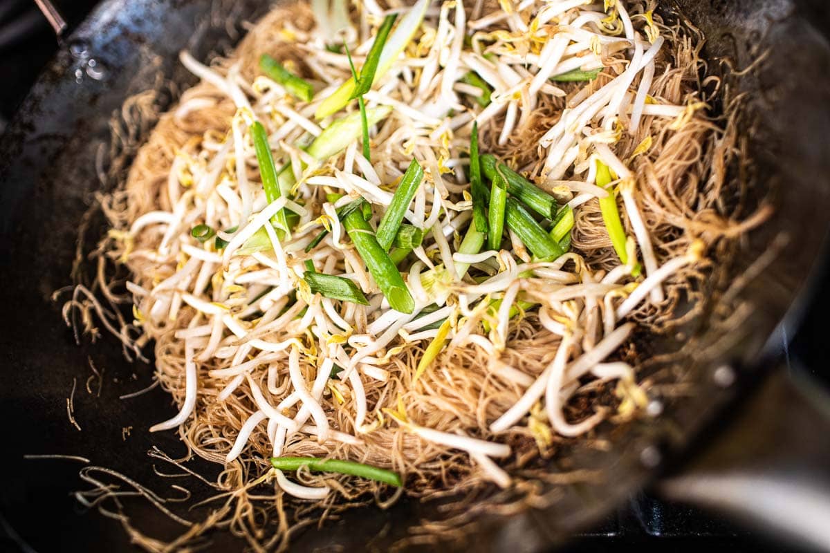 Thai Pad Mee noodles with bean sprout and green onions