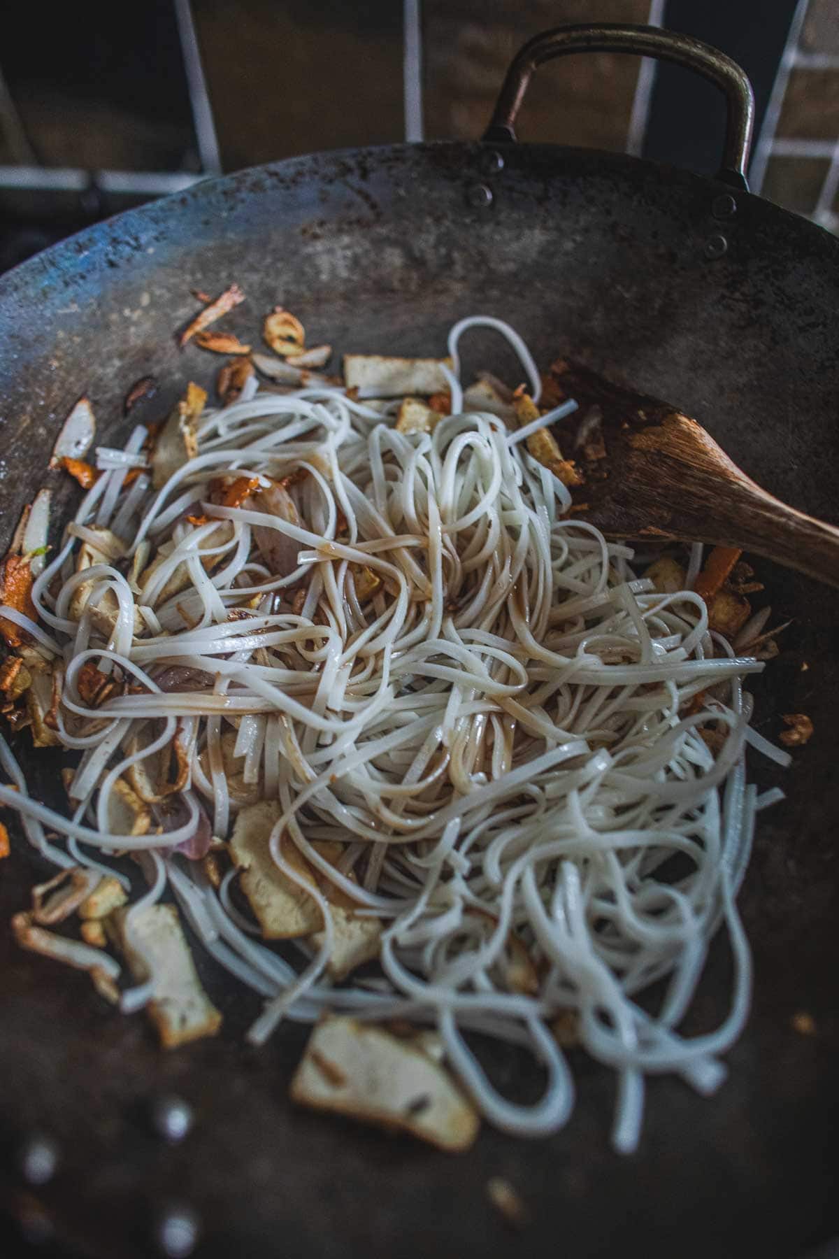 rice noodles stir fry in a wok