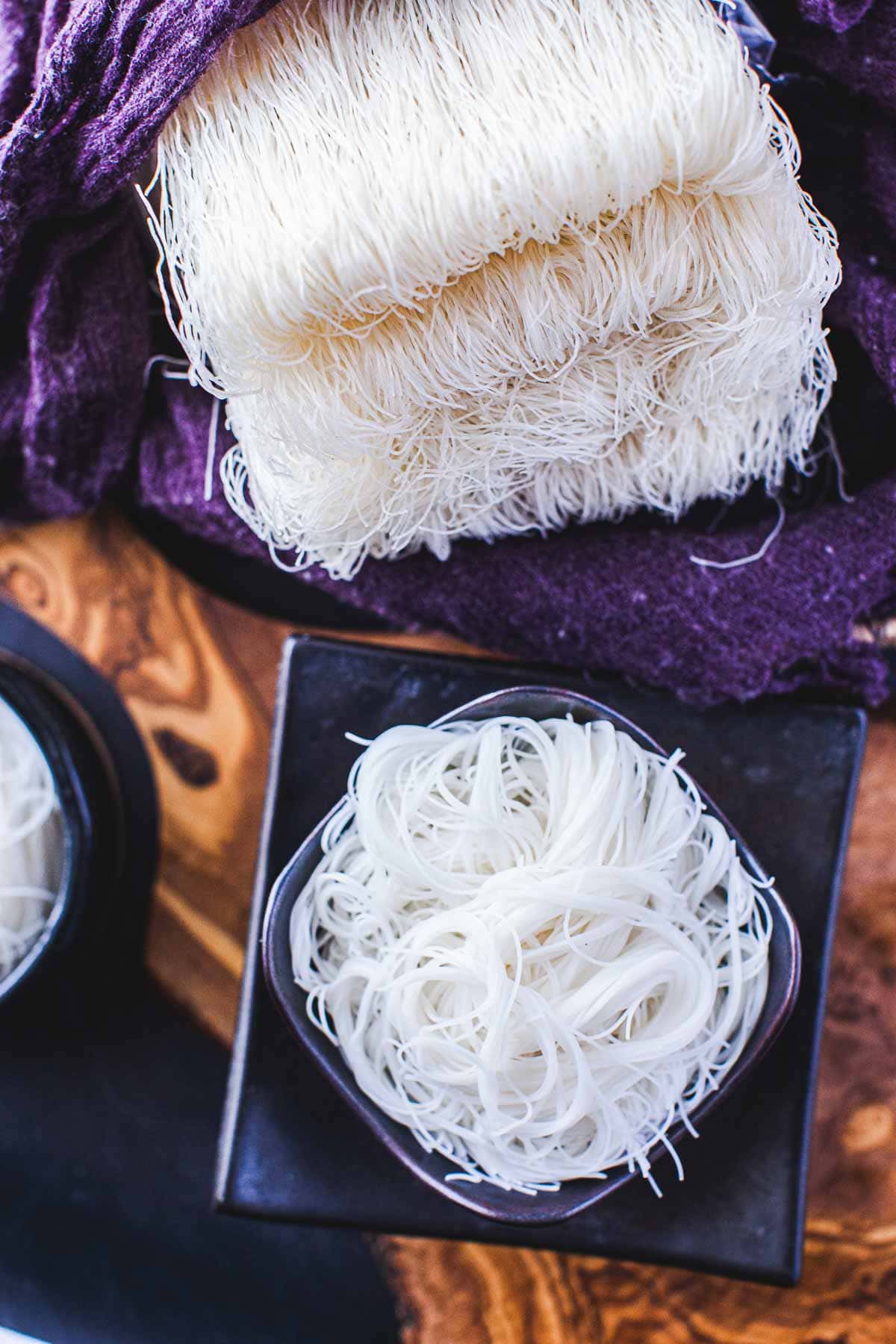 Thai vermicelli rice noodles in a black plate.