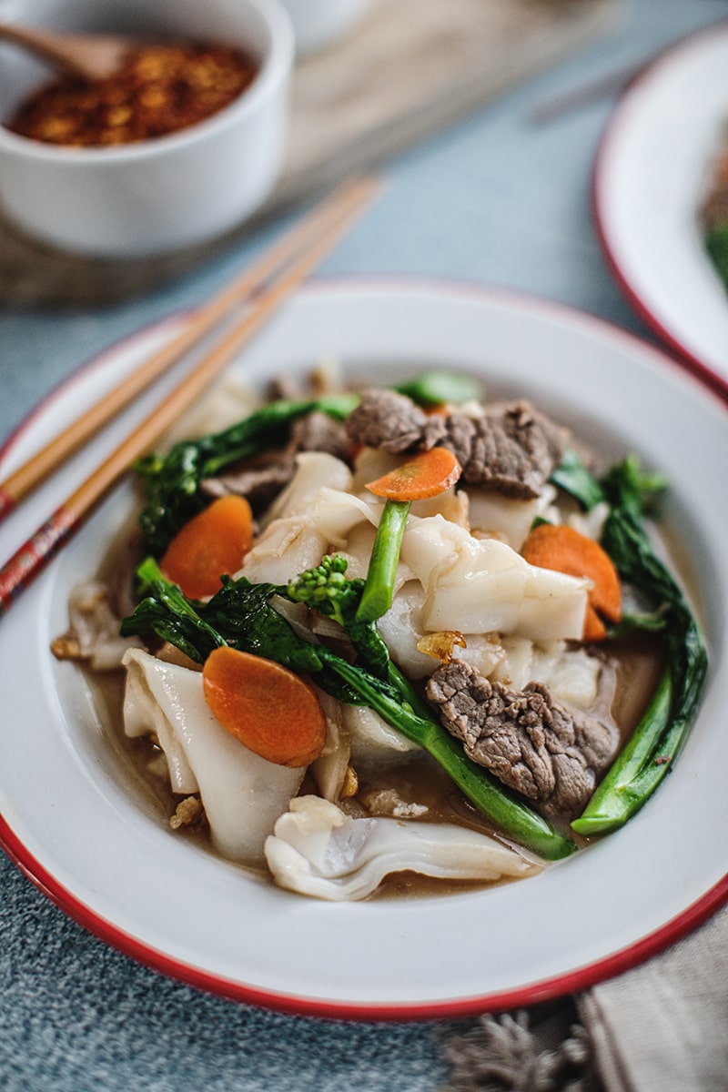 This easy Rad Na recipe, a Thai stir-fry recipe, is a delicious noodle dish that is ladled with tasty, thick, gravy-like broth.