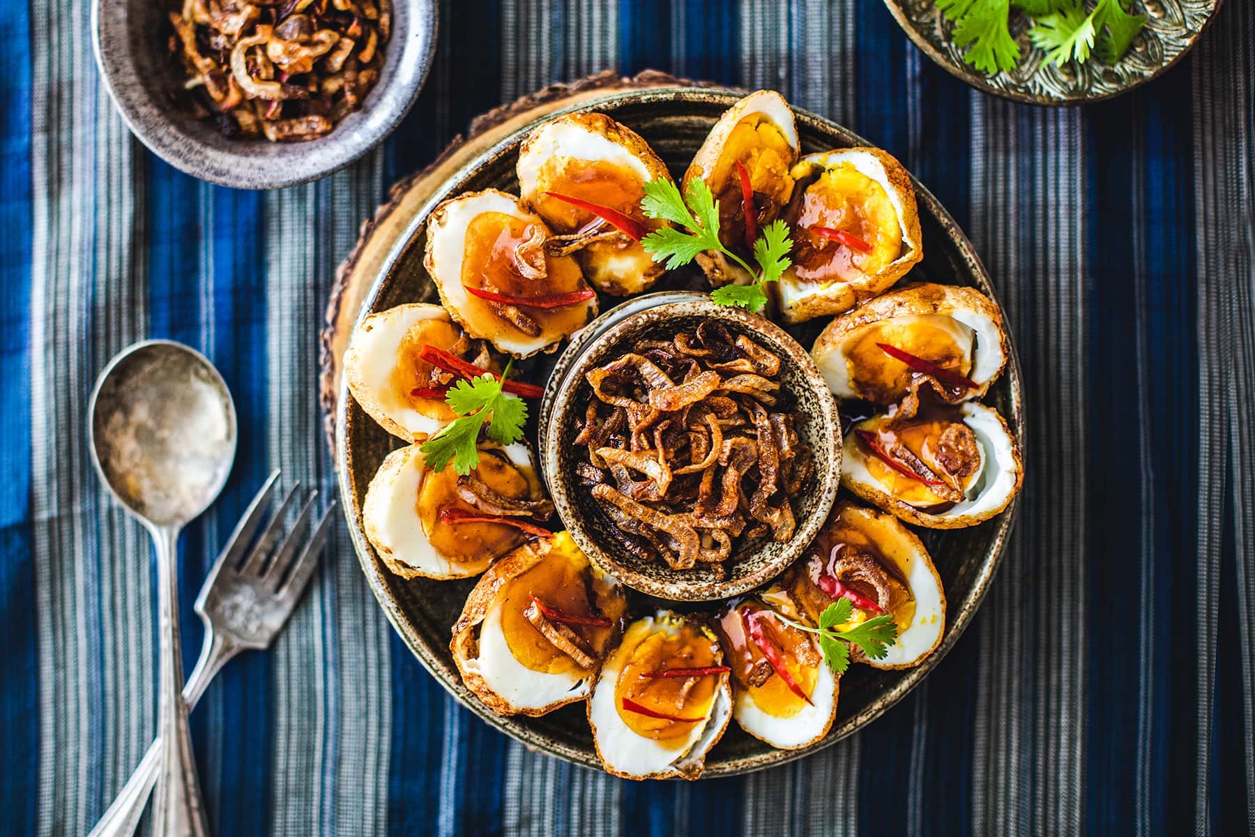 Thai son-in-law eggs (Kai Look Keuy)