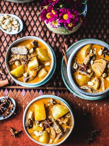 Massaman curry is Southern Thai curry that is mild yet full of creamy flavors from the Massaman curry paste. This easy and quick beef Massaman curry recipe uses only four spices: cinnamon sticks, star anise, cardamom, and bay leaf. The simplicity makes this recipe a perfect dinner that you can put together in less than 30 minutes! #beefmassamancurryrecipe #massamacurry #beefmassaman #massamancurryrecipe #massamanrecipe