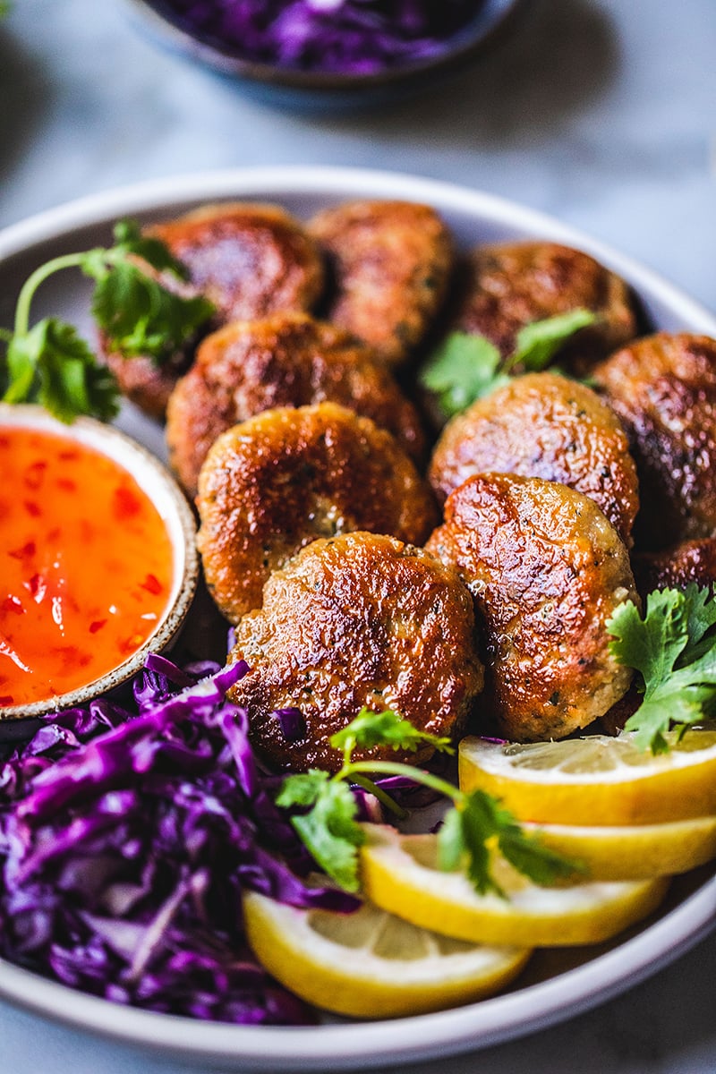 Thai shrimp cakes are very tasty appetizers with very memorable flavors that come from fresh ingredients used in this recipe. With the use of fresh ingredients like garlic, shallots, kaffir lime leaves, lime juice, cilantro stems, and ground white pepper, this Thai starter will leave you wanting more.  #thaishrimpcake #todmungoong #thaishrimpcakewithchilisauce #thaiappetizer