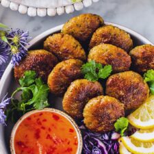 Thai shrimp cakes with sweet chili sauce (Tod Mun Goong)-image