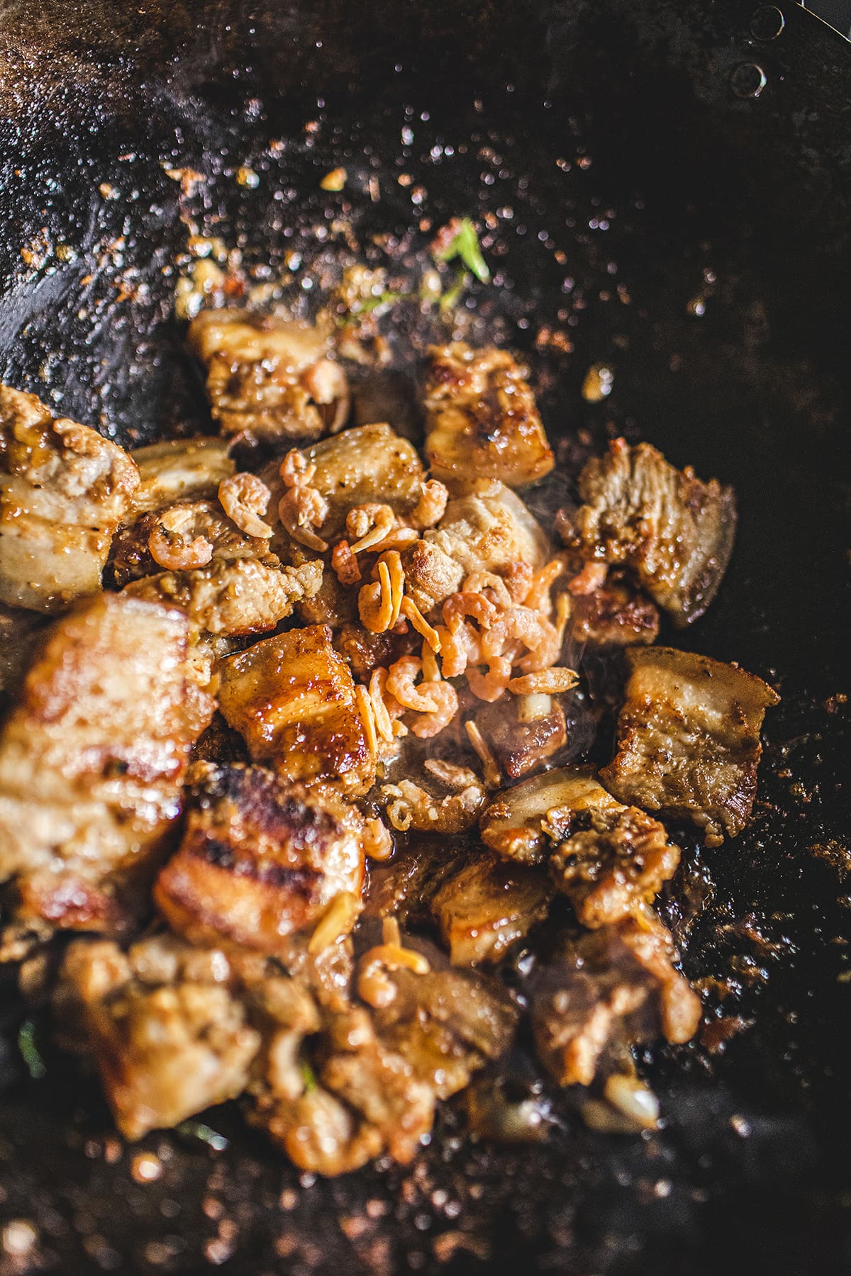 Pad Prik Khing recipe with pork belly in a wok.