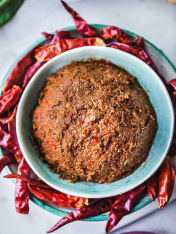 Prik Khing curry paste in small green bowl.