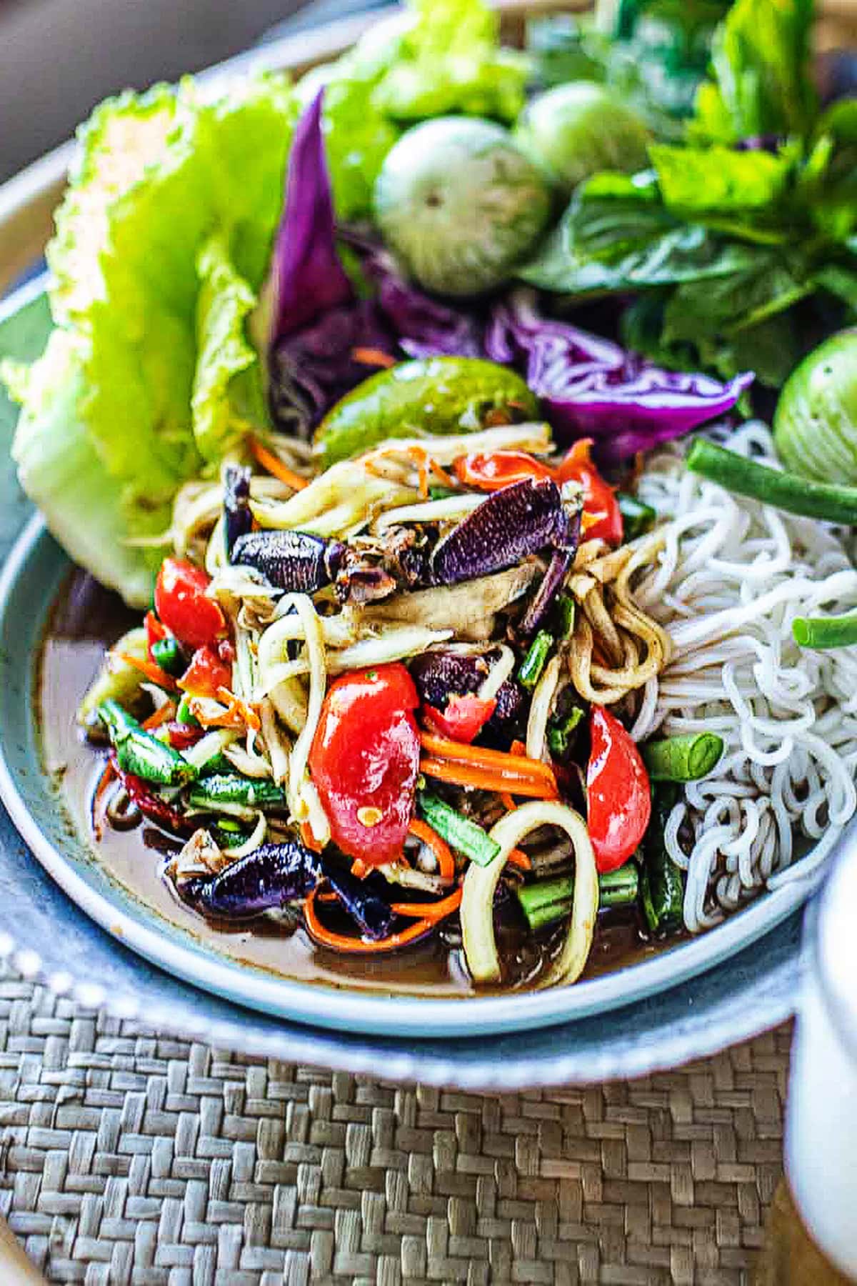 Lao green papaya salad (Tam Mak Hoong)