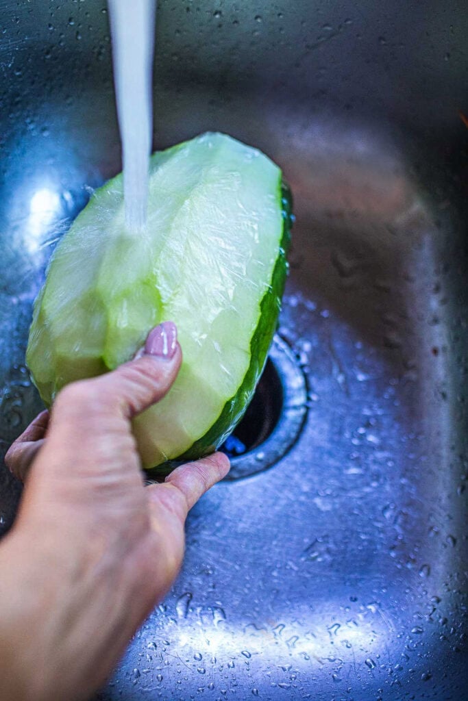 washing peeled papaya in running water