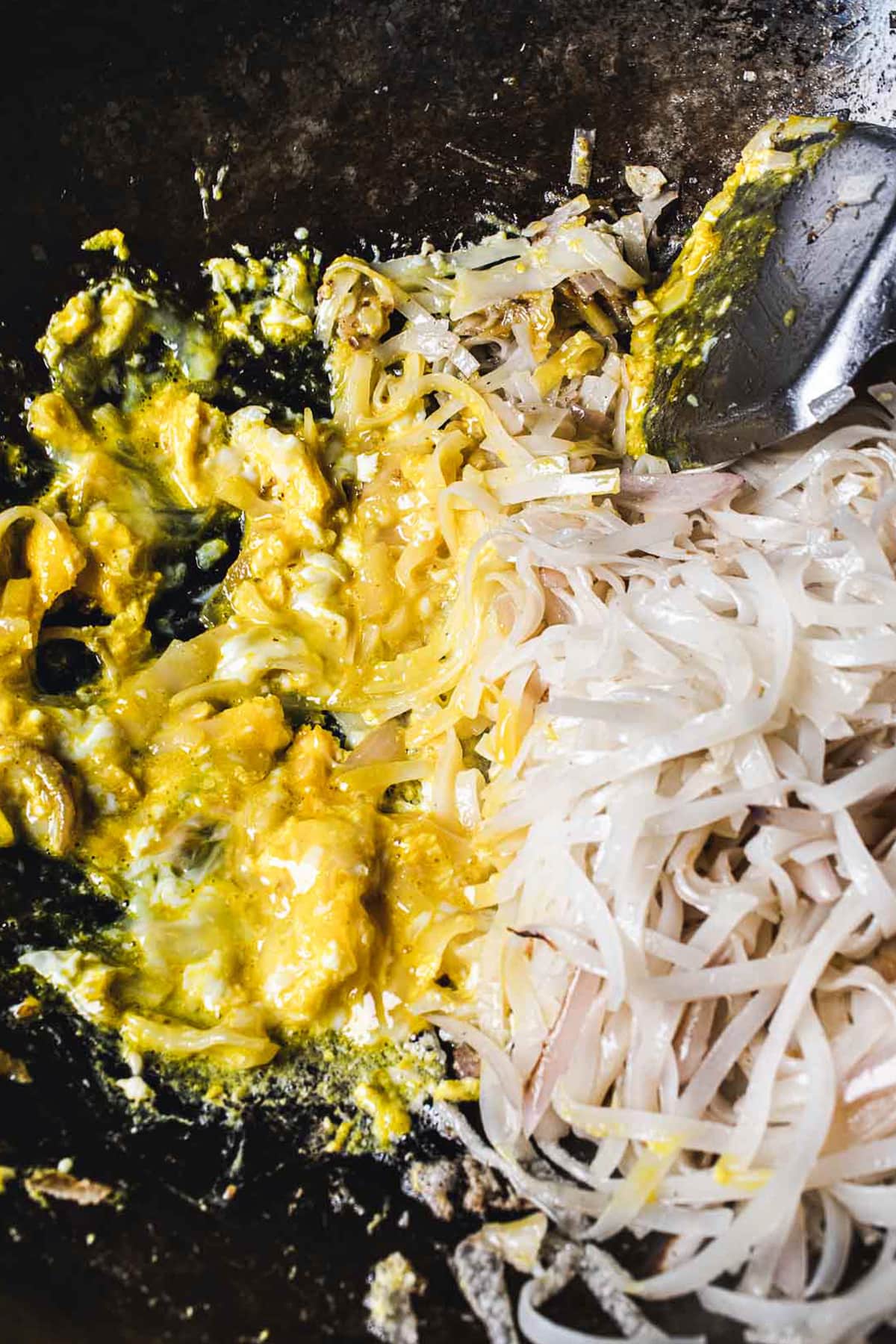 scrambled eggs with pad thai noodles