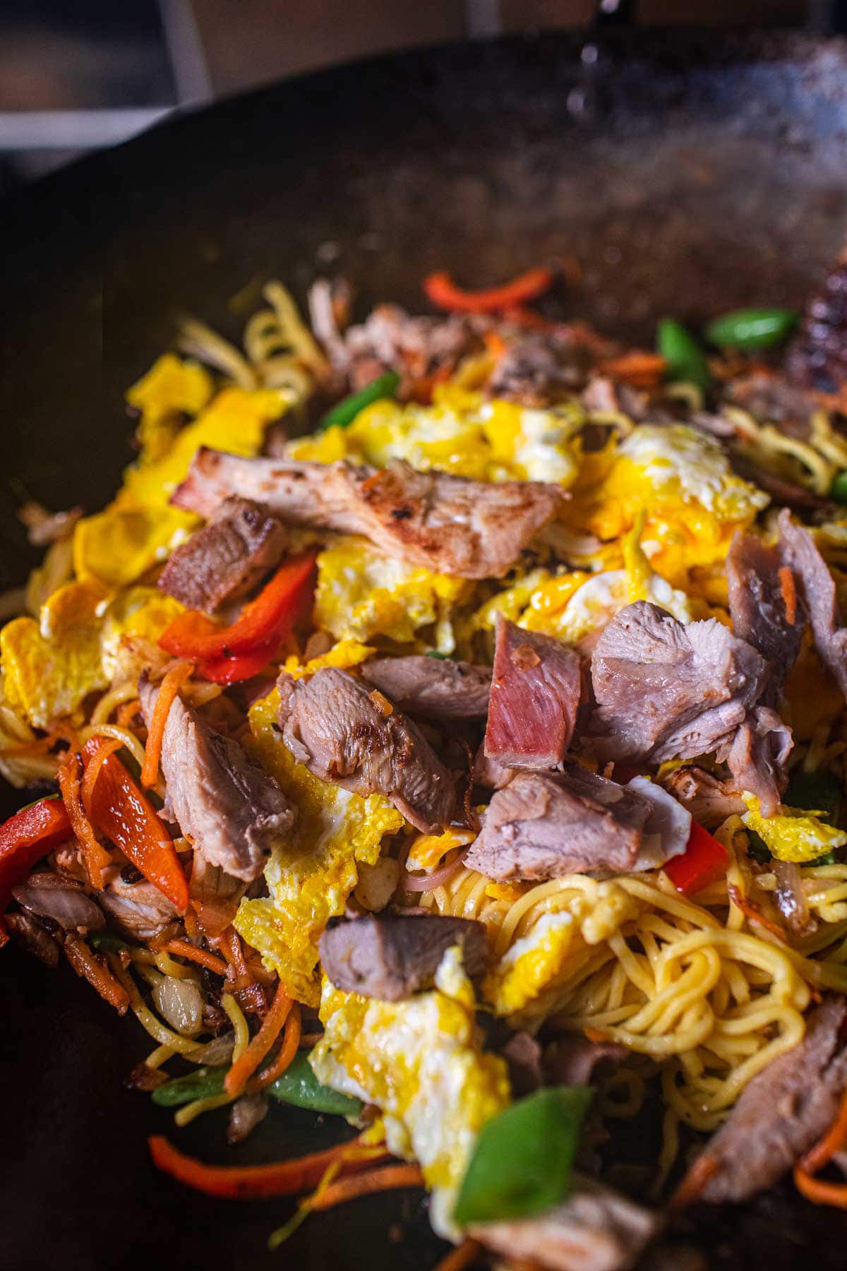 turkey Meat for yakisoba stir fry in a wok 