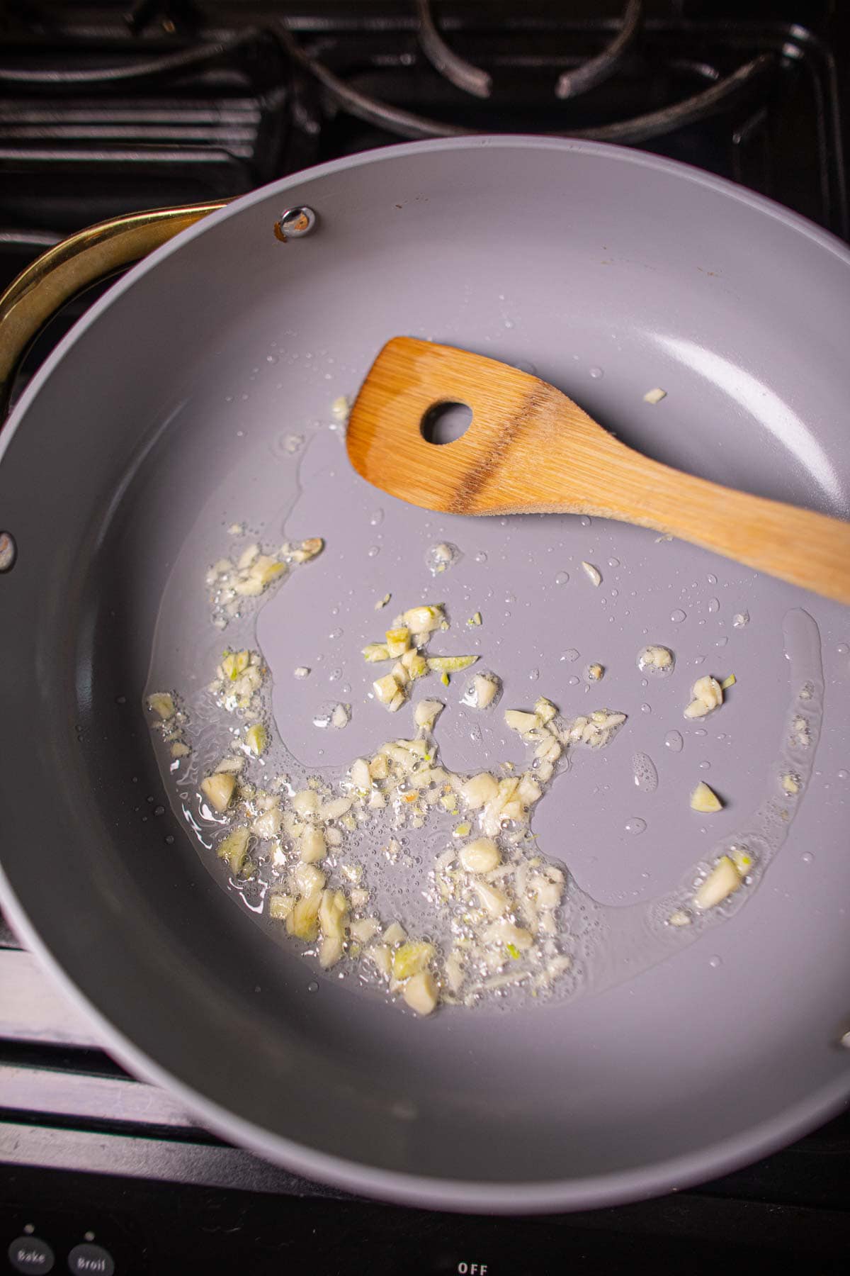 Fried garlic and oil in a pan.