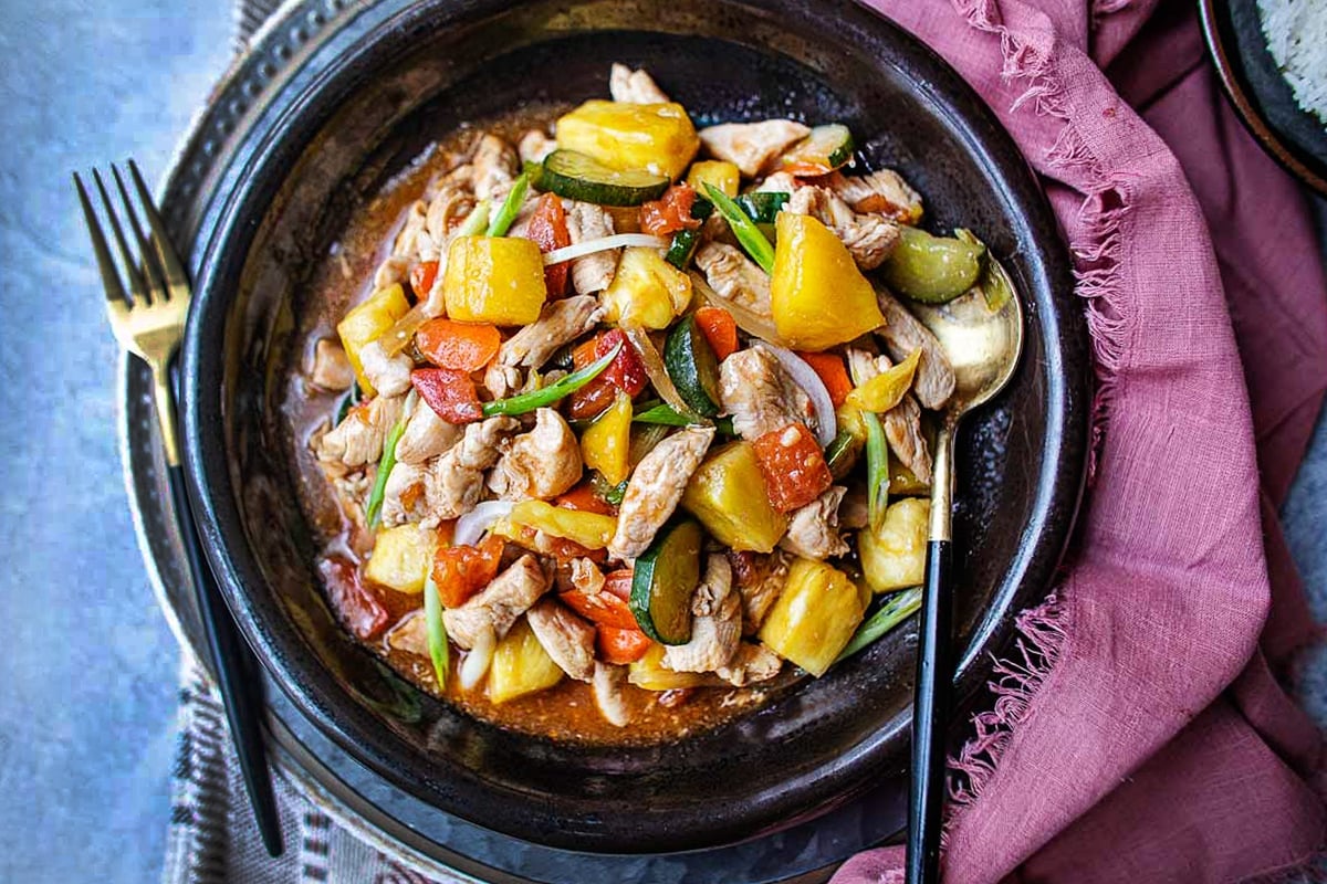 Easy Thai sweet and sour chicken with pineapple (Pad Preow Wan)