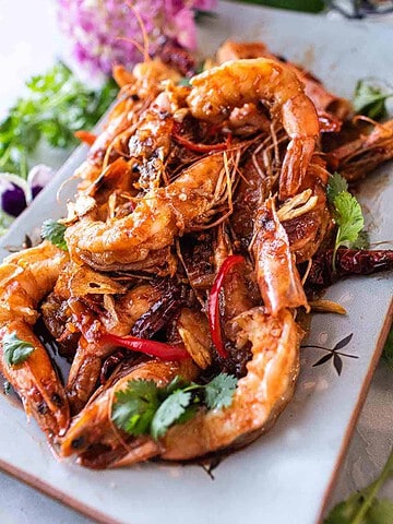 Thai tamarind shrimp in a plate.