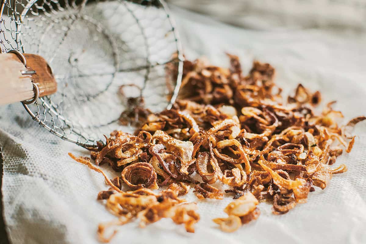 Fried shallot on on paper towel. 