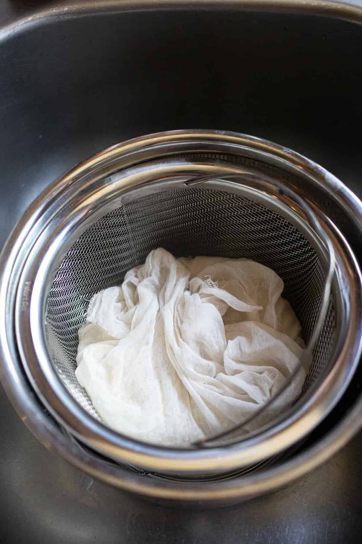 Sticky rice in cheesecloth inside an instant pot. 