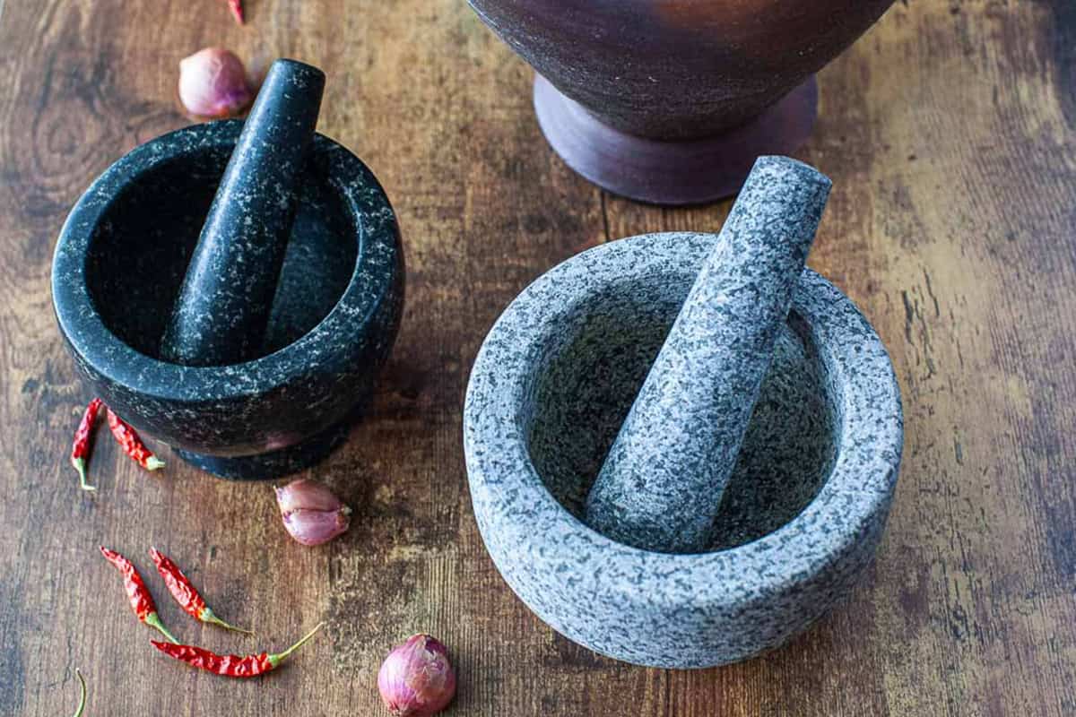 Granițe mortar and pestle