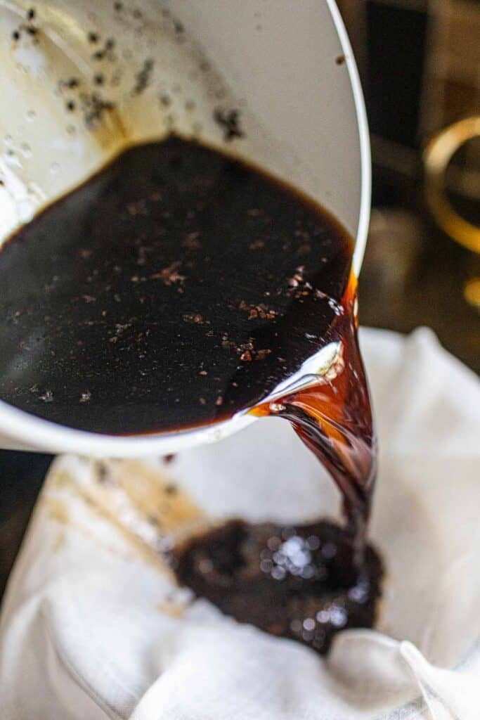 Pot of Thai Coffee pouring into a bowl. 