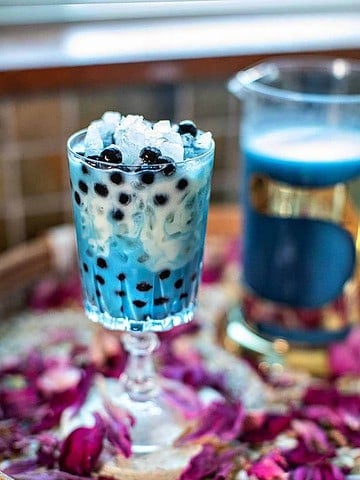 Butterfly blue milk tea in a glass.