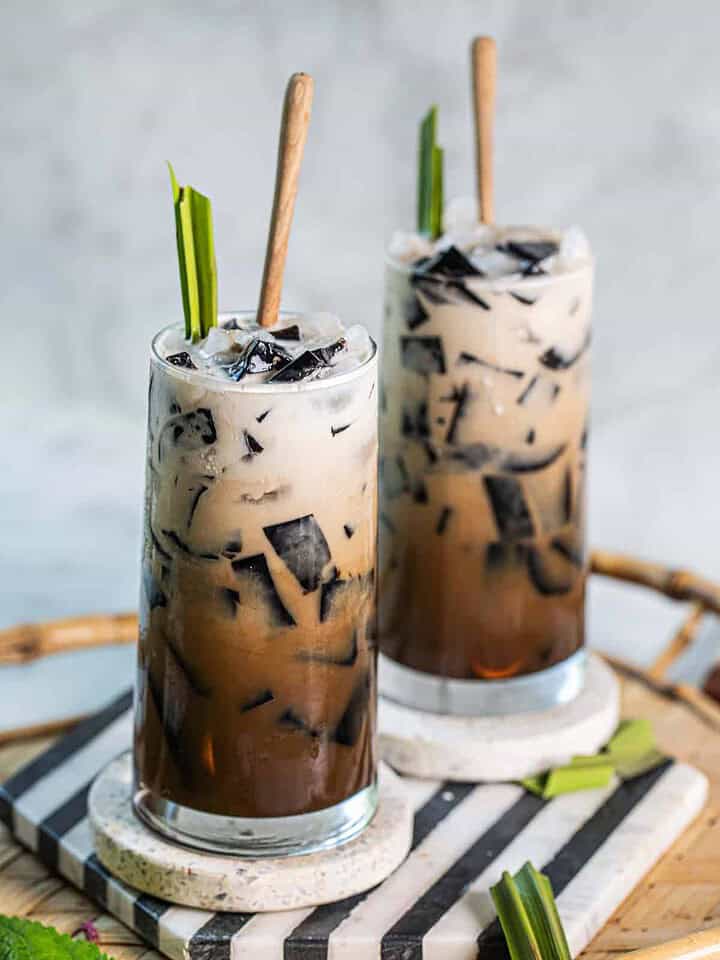 Grass Jelly Drink in 2 glasses.