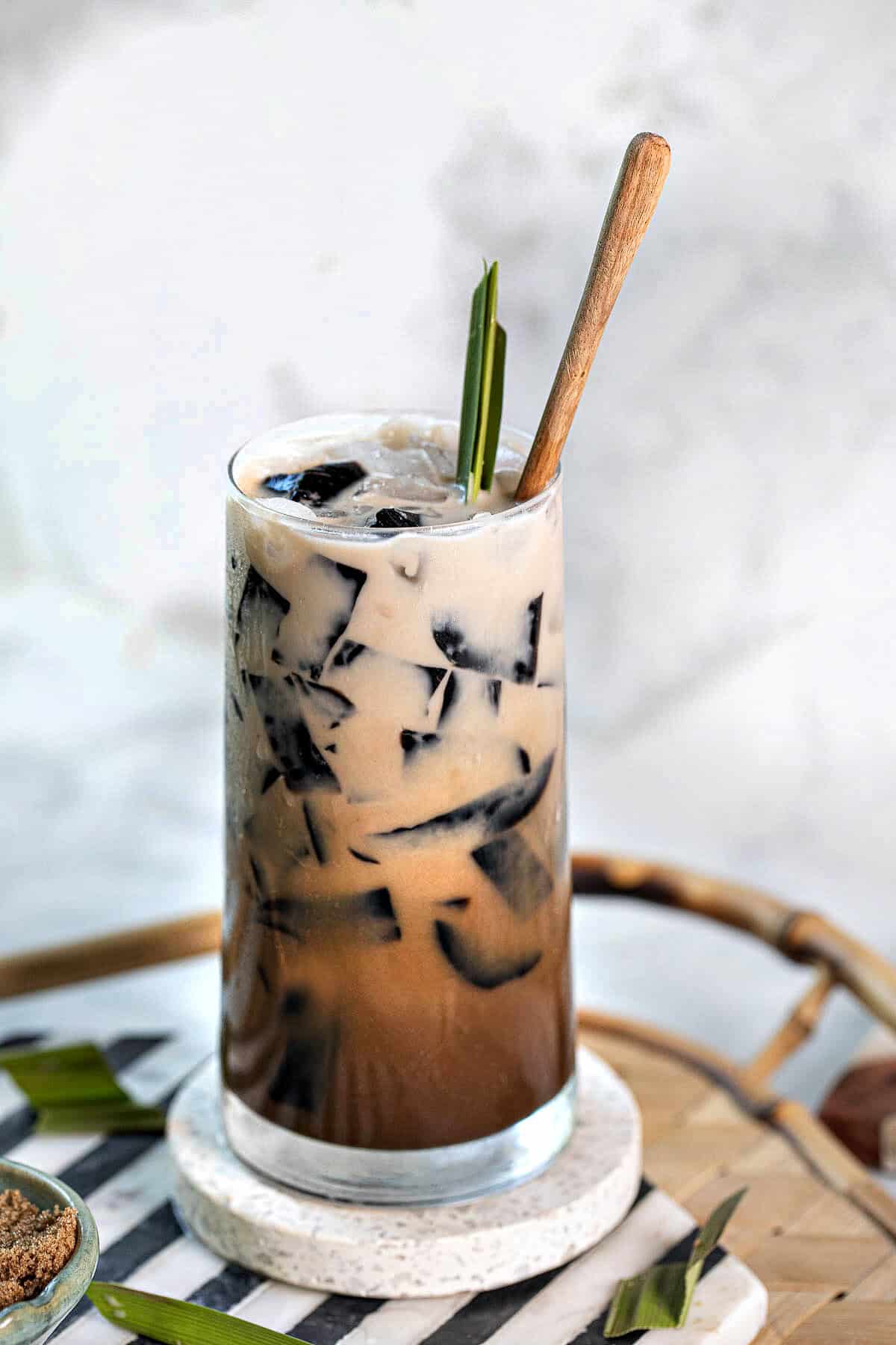 Coffee Bean's creates crunchy and edible rice straws to pair with your  drink!