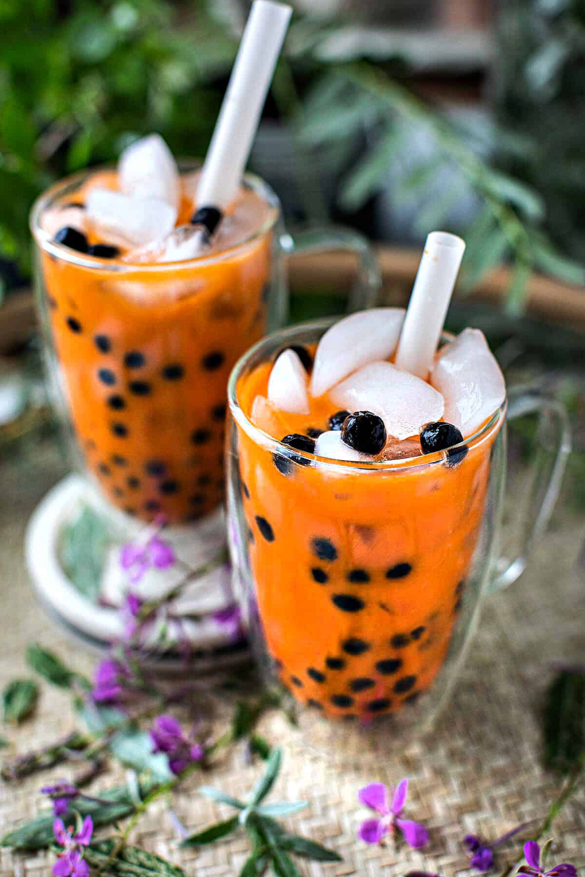 Thai bubble tea in glasses.