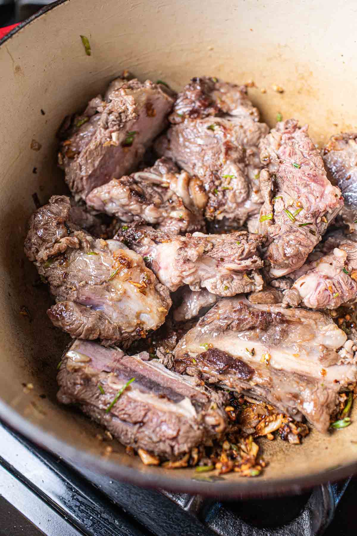 Beef ribs in a pot with seasoning. 