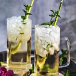 Thai lemongrass tea in glasses with ice.