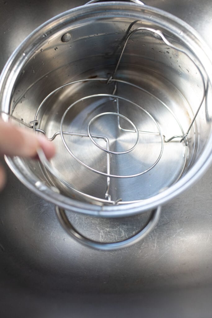 steaming pot with metal liner inside.