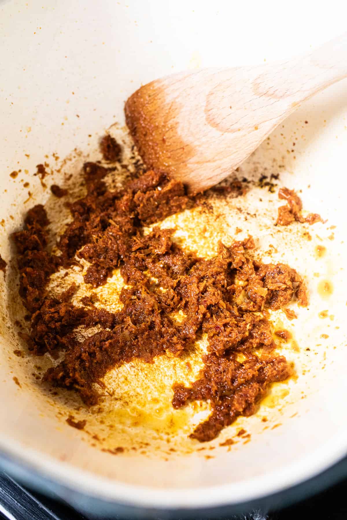 Jungle curry paste frying in a pot.