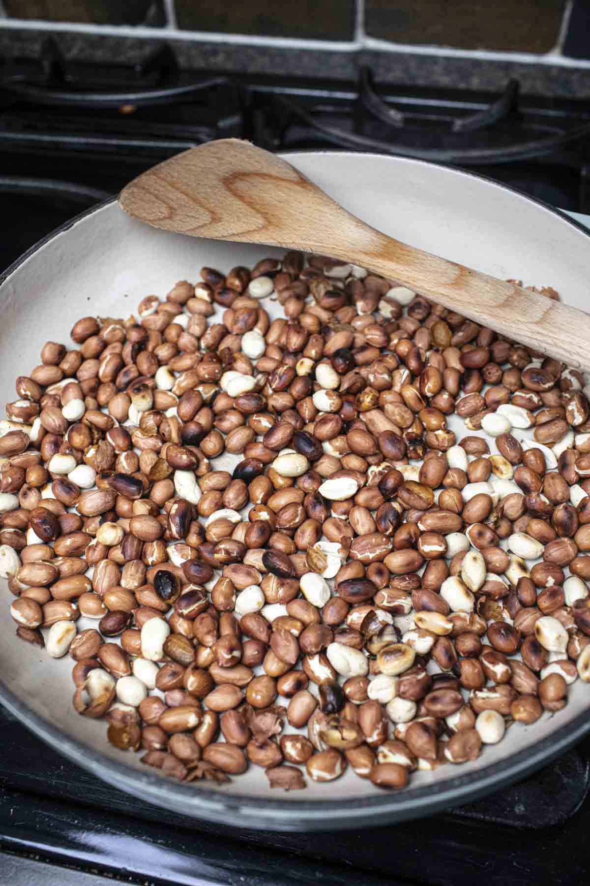 roastedpeanuts in a pan without oil.