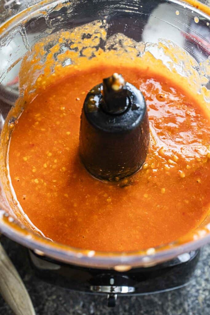 Thai hot sauce puree in a food processor.