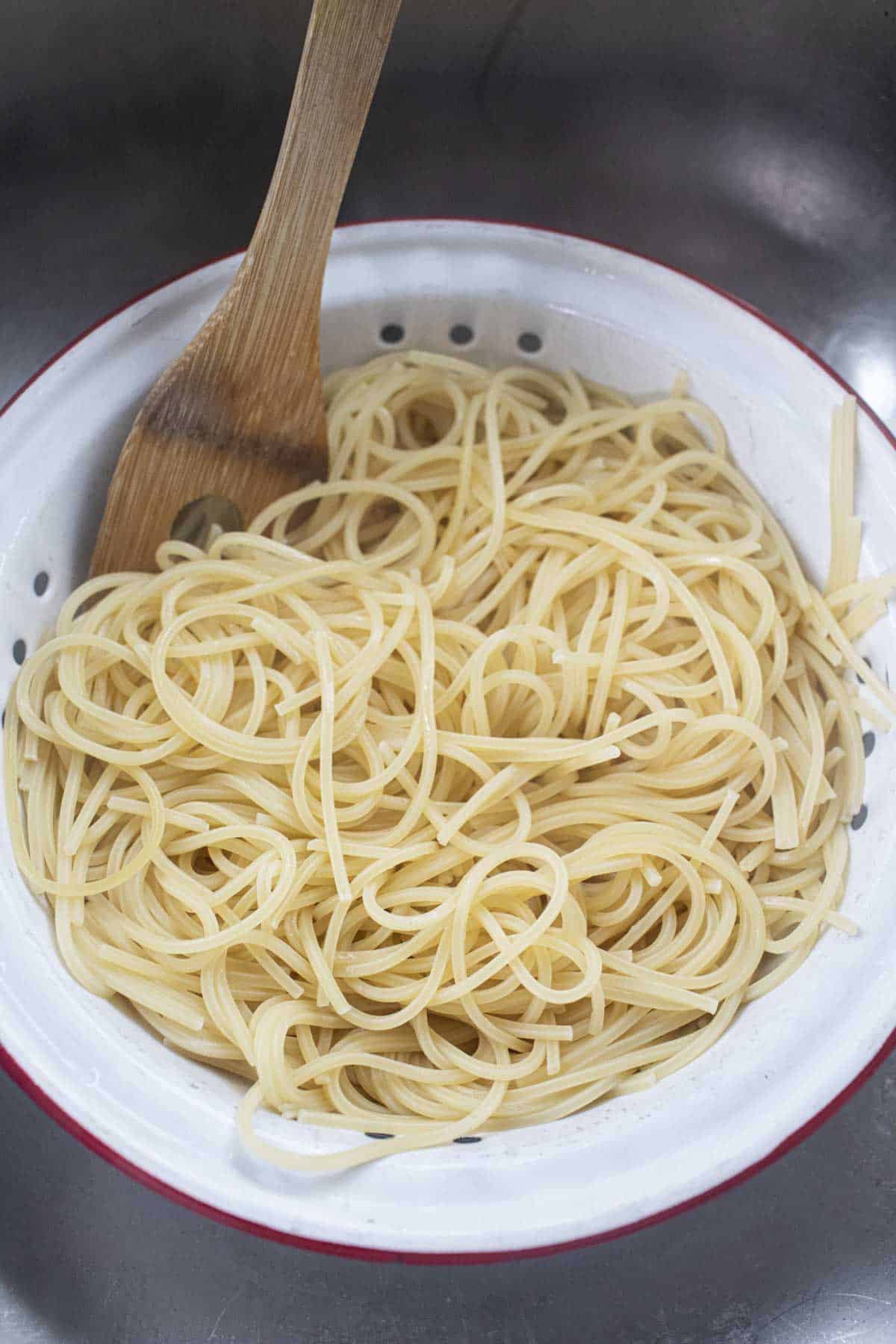 Spaghetti for  Pad Kee Mao in a colander. 