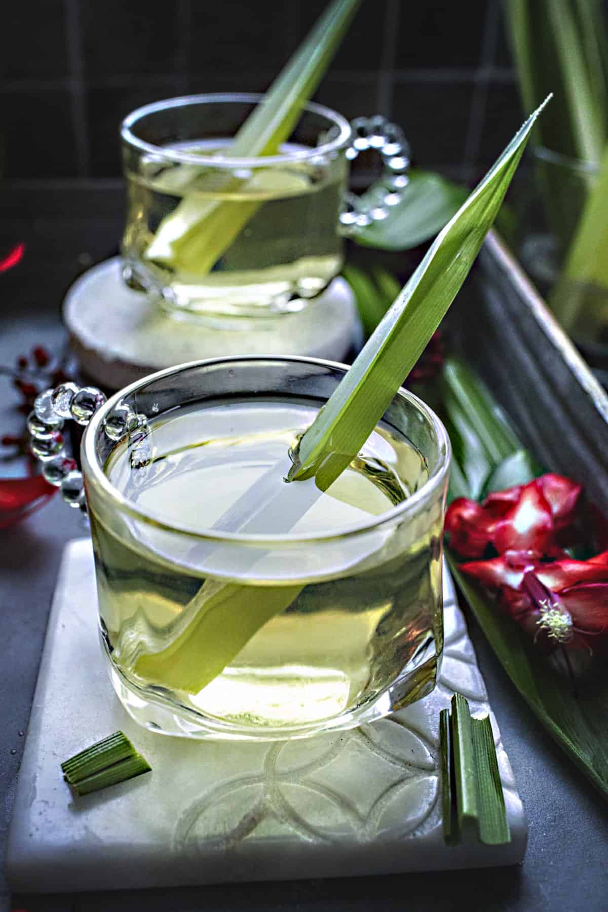 Pandan tea in glasses. 