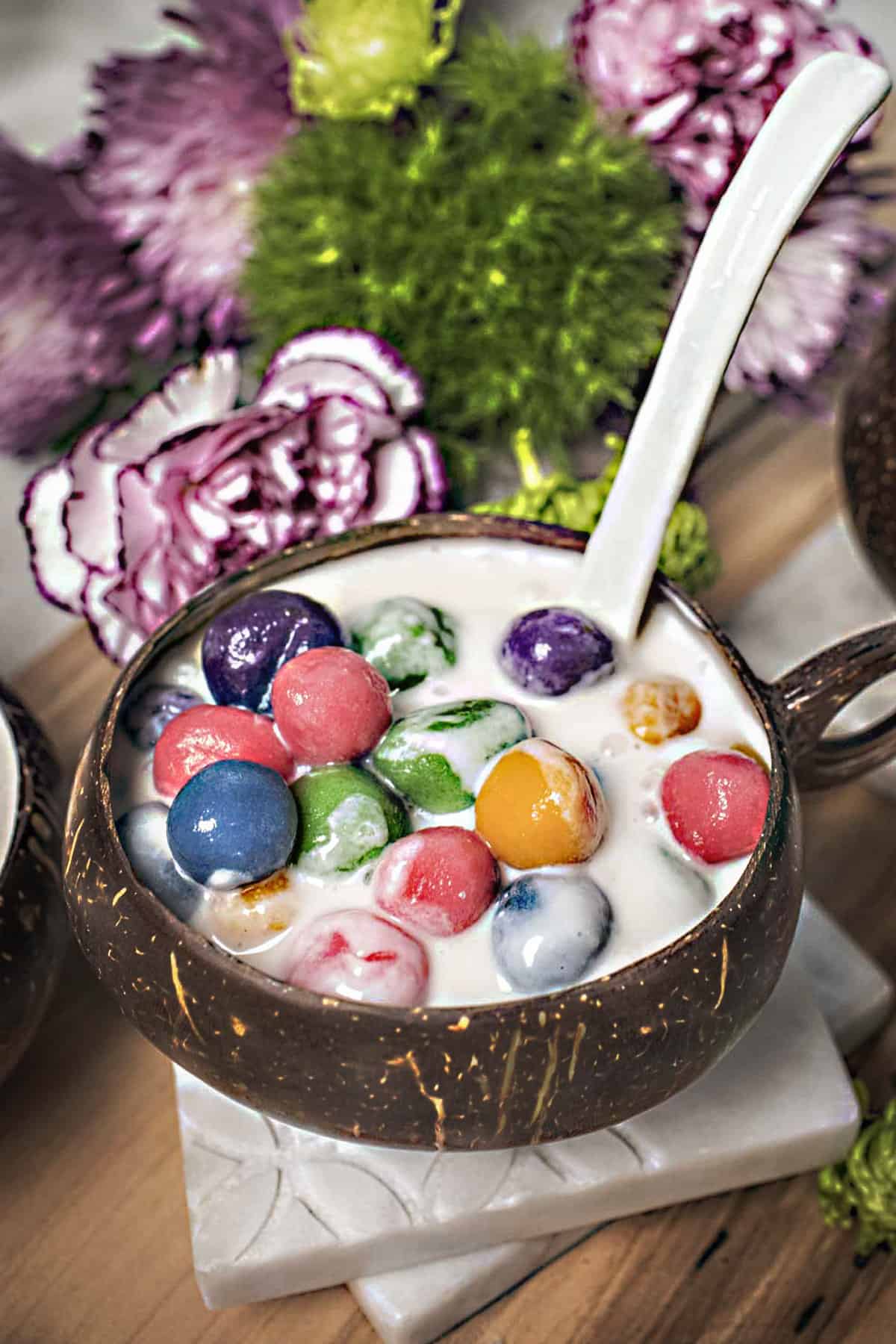 Bou Loi Dessert in a bowl with a spoon. 