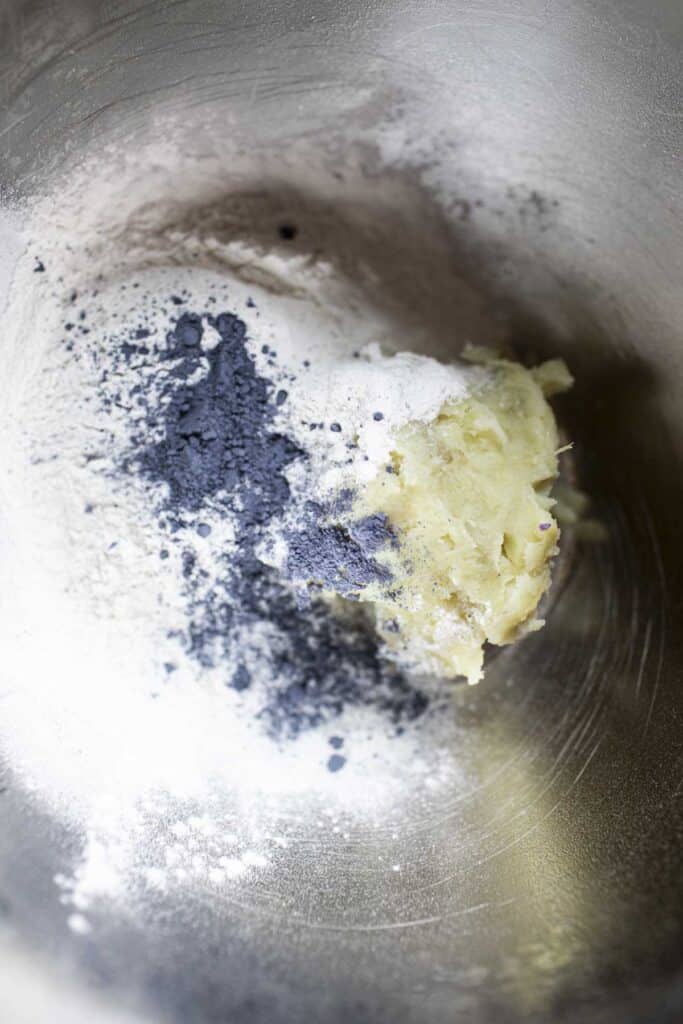 Butterfly pea flower powder in mashed potatoes. 