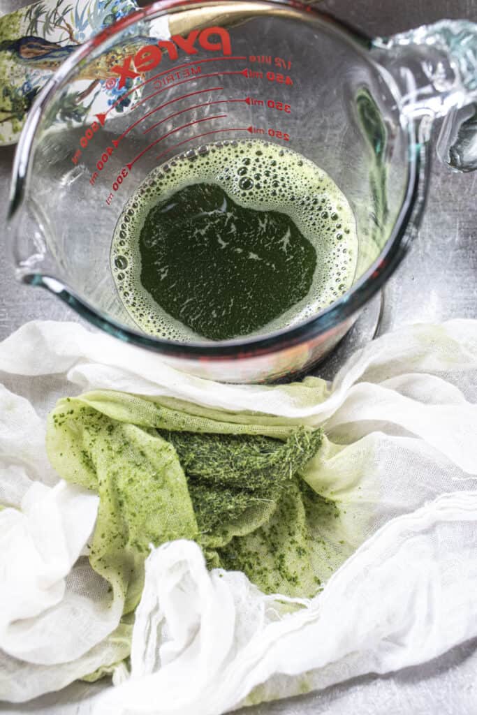 Pandan extract in a measuring cup.