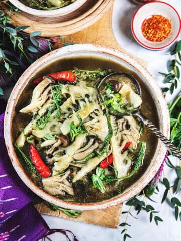 Gaeng Nor Mai bamboo soup in a bowl on the table.