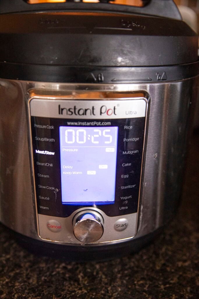 Instant pot set at 25 minutes on high heat for pressure cooking leng Saap.