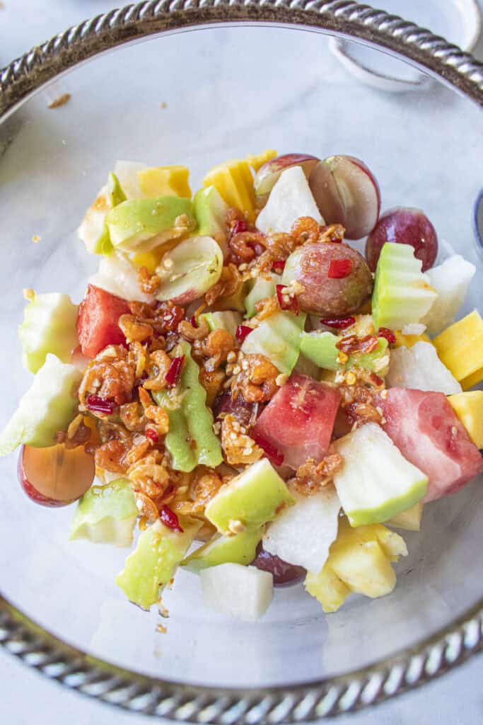 Adding dried shrimp to thai som tum sauce
.