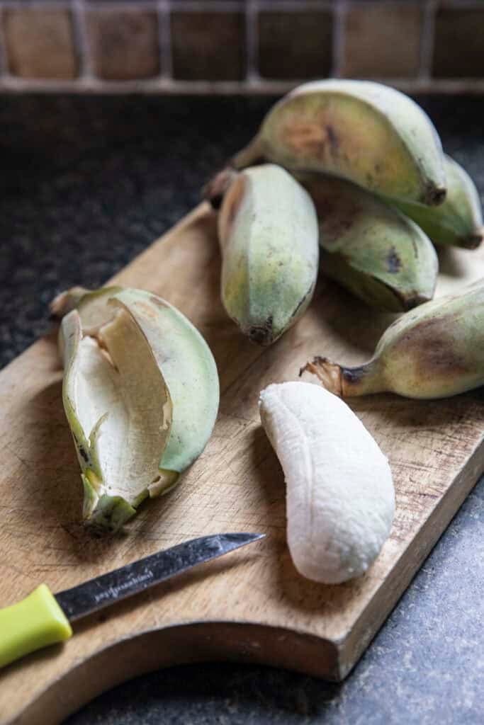 Peeling firm Nam Wa bananas for Kluai Ping.